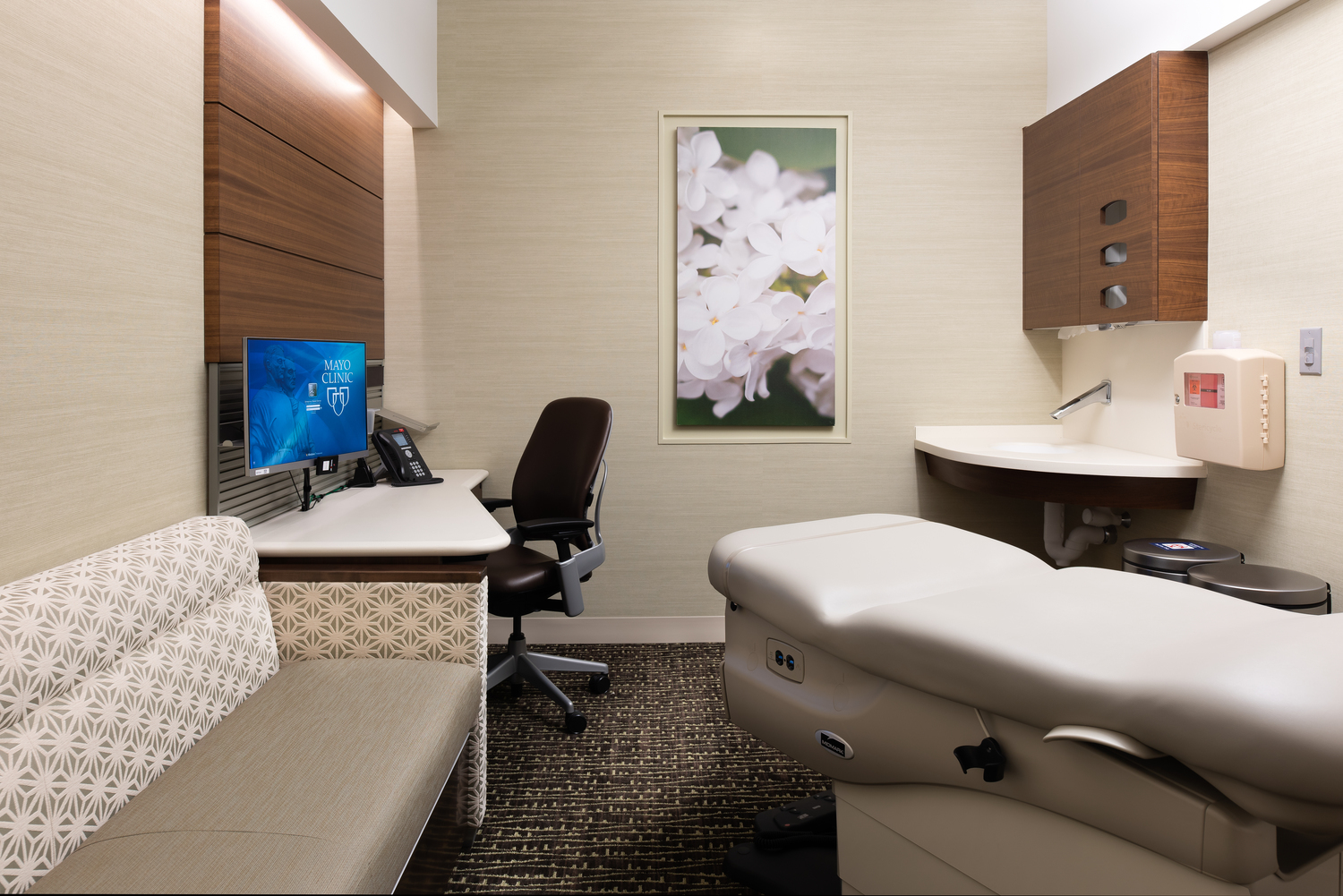 an image of a patient room at Mayo Clinic's Mangurian Building