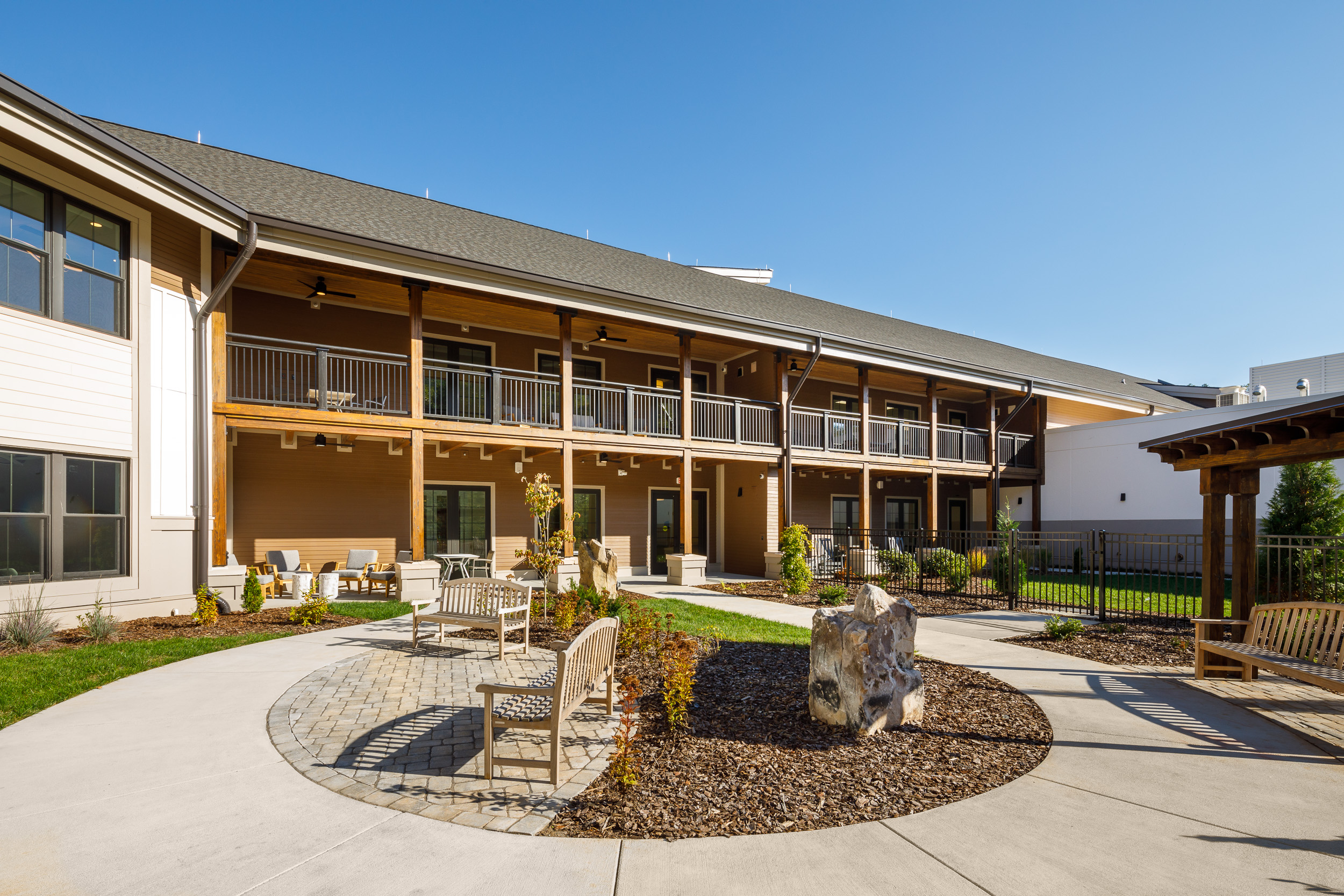 Image of the outdoor courtyard at Tsali Care Center