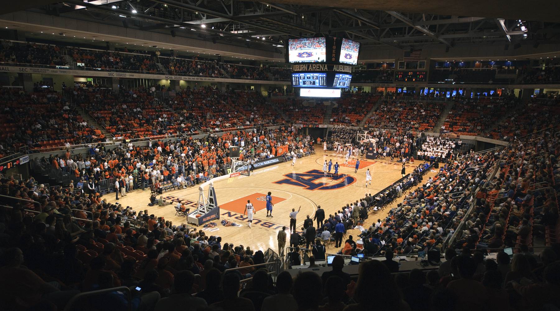 Basketball game at Auburn Arena