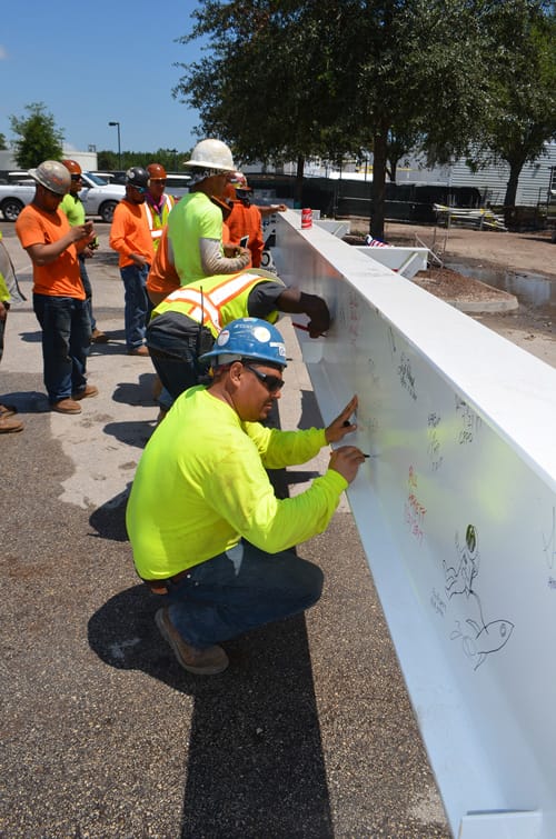 ROBINS & MORTON CELEBRATES DESTINATION MEDICAL BUILDING TOPPING OUT