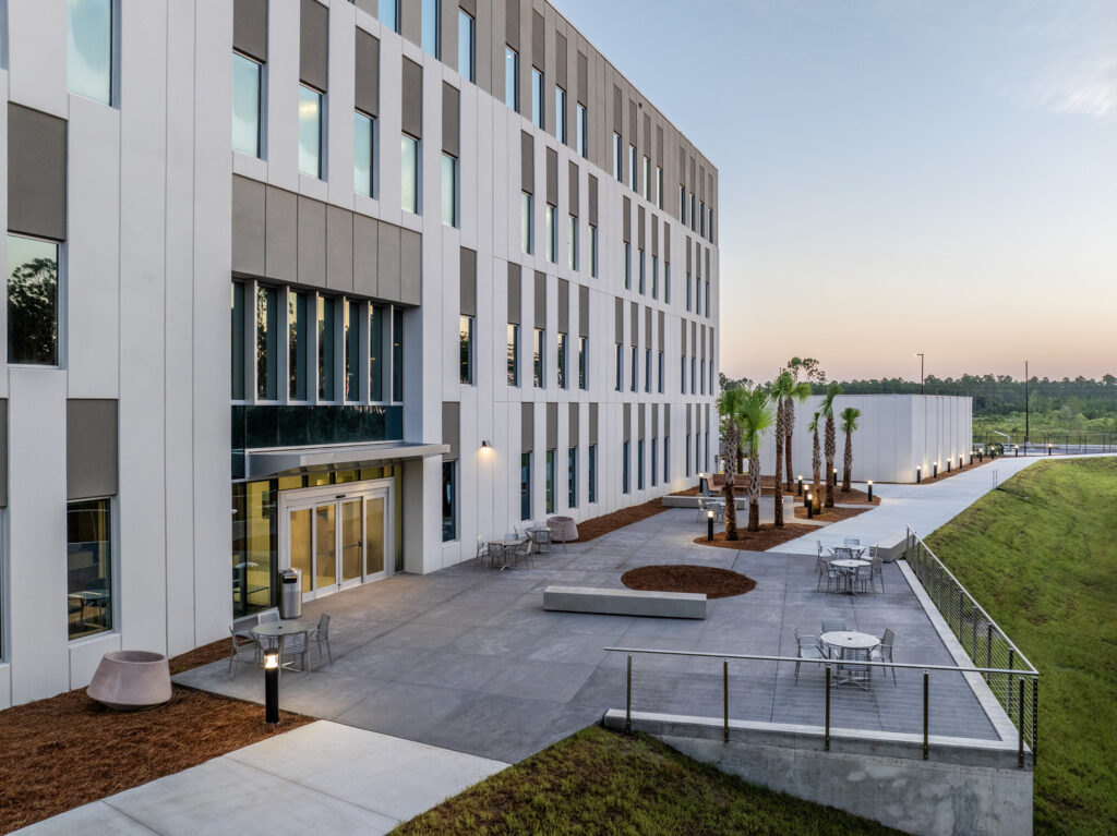 Tallahassee Memorial HealthCare Medical Office Building patio