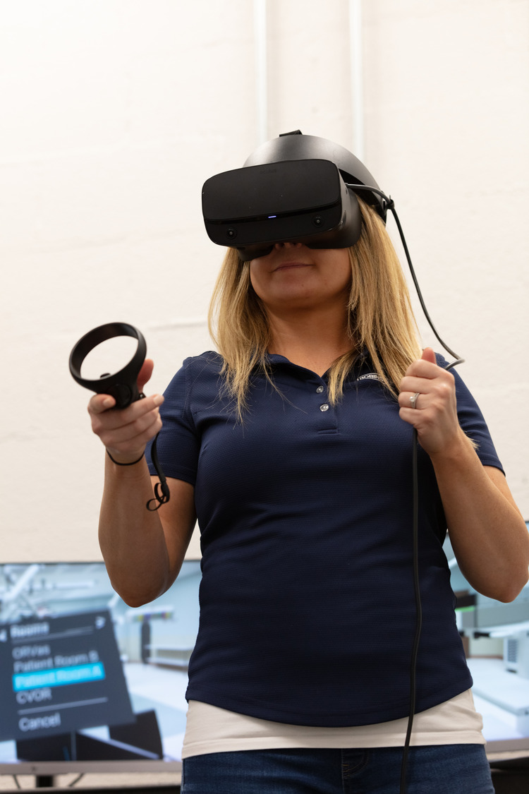 Robins & Morton team member using virtual reality technology